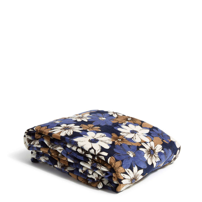 Outlet Essential Oversized Throw Blanket-Trellis Floral White-Image 1-Vera Bradley
