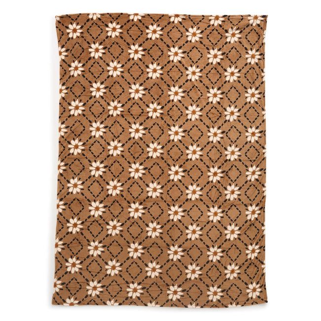 Outlet Essential Oversized Throw Blanket-Venetian Quilt Flower Tiger's Eye-Image 2-Vera Bradley
