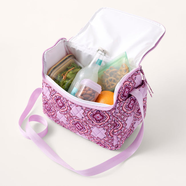 How to Wash a Vera Bradley Lunch Box: Easy Steps for Freshness 1 How to Wash a Vera Bradley Lunch Box: Easy Steps for Freshness