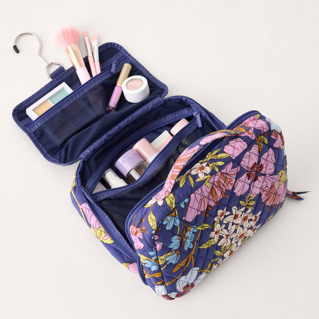 Outlet Essential Hanging Travel Organizer