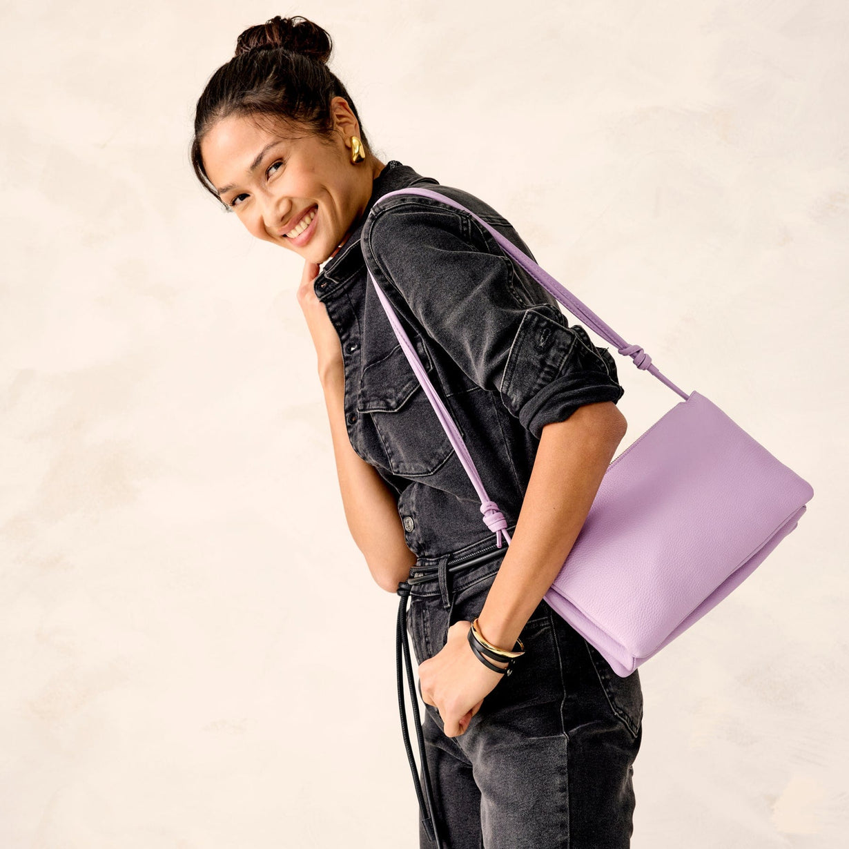 ムラサキ Foxbury Crossbody - Leather | Vera Bradley – Vera Bradley Outlet Store